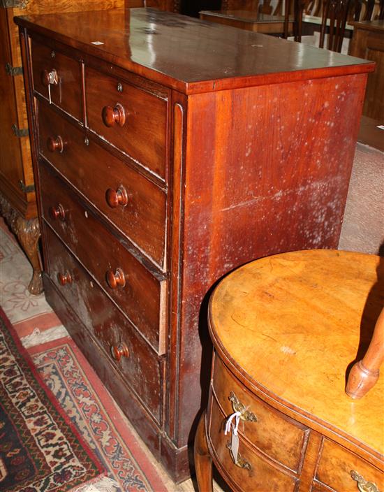 Victorian mahogany chest of drawers